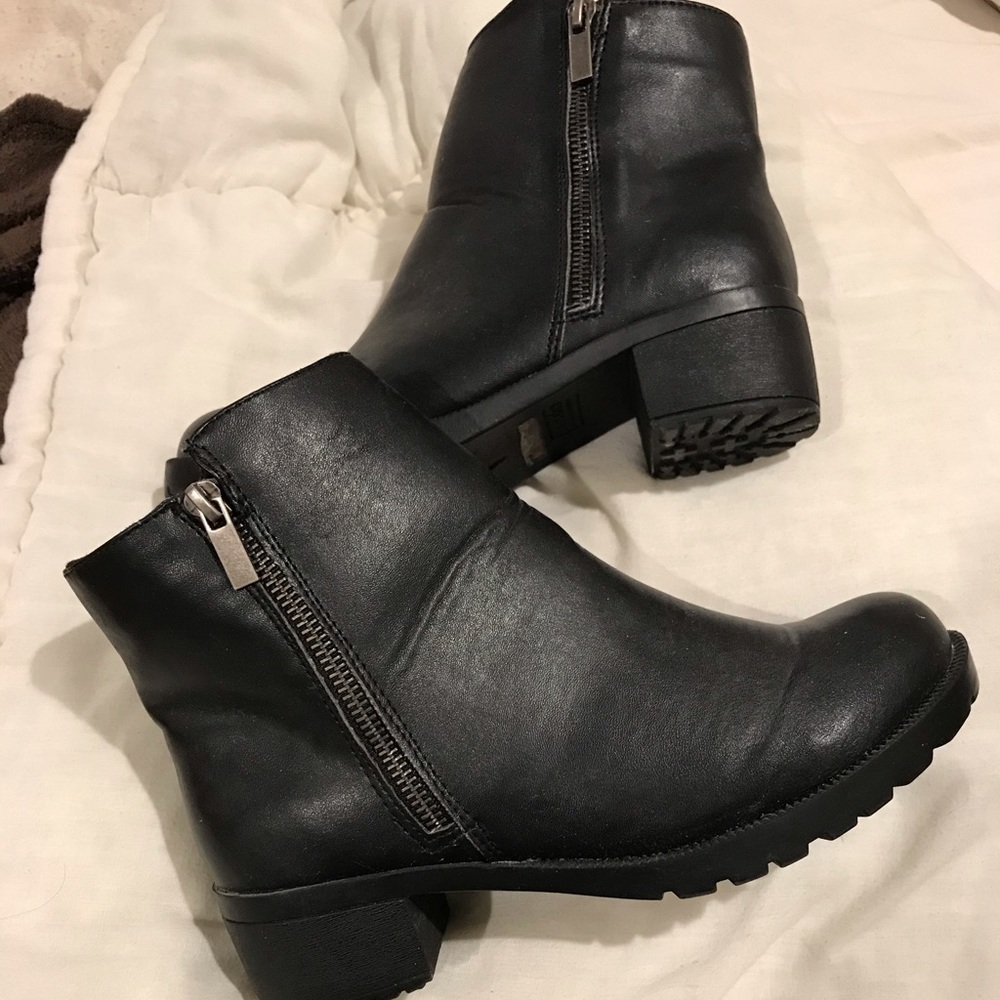NWOT woman’s Kenneth Cole ankle high boots size 5
